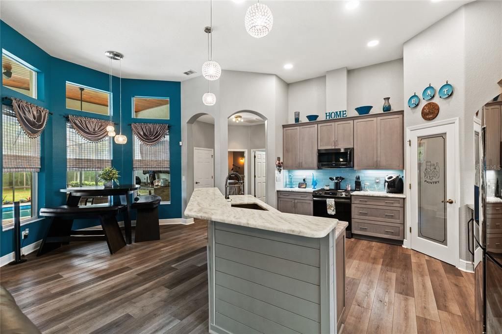 Active With Contract: $850,000 (4 beds, 3 baths, 3365 Square Feet)