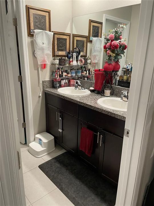 For Sale: $399,900 (5 beds, 2 baths, 2505 Square Feet)