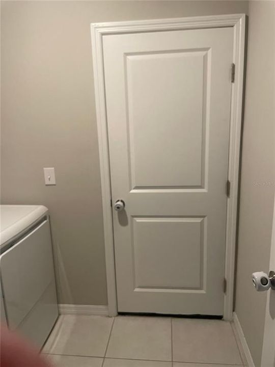 For Sale: $399,900 (5 beds, 2 baths, 2505 Square Feet)