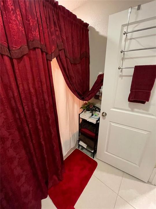 For Sale: $399,900 (5 beds, 2 baths, 2505 Square Feet)