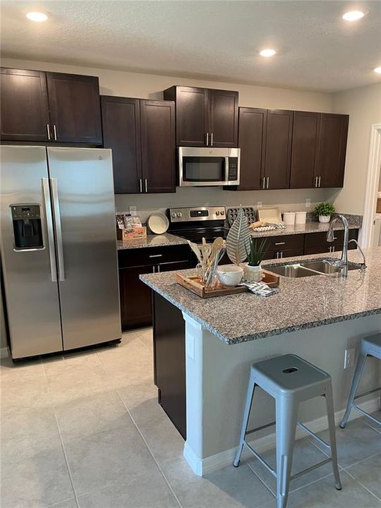 For Sale: $399,900 (5 beds, 2 baths, 2505 Square Feet)