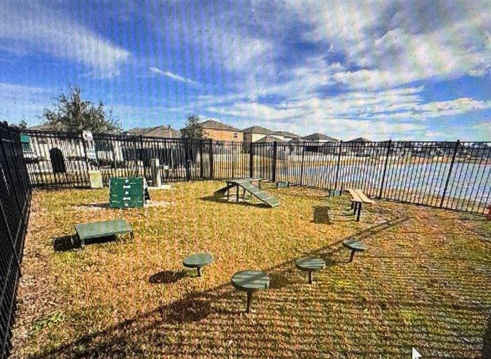 For Sale: $399,900 (5 beds, 2 baths, 2505 Square Feet)