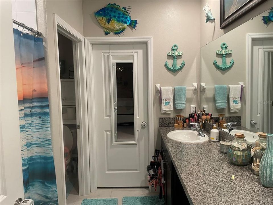 For Sale: $399,900 (5 beds, 2 baths, 2505 Square Feet)