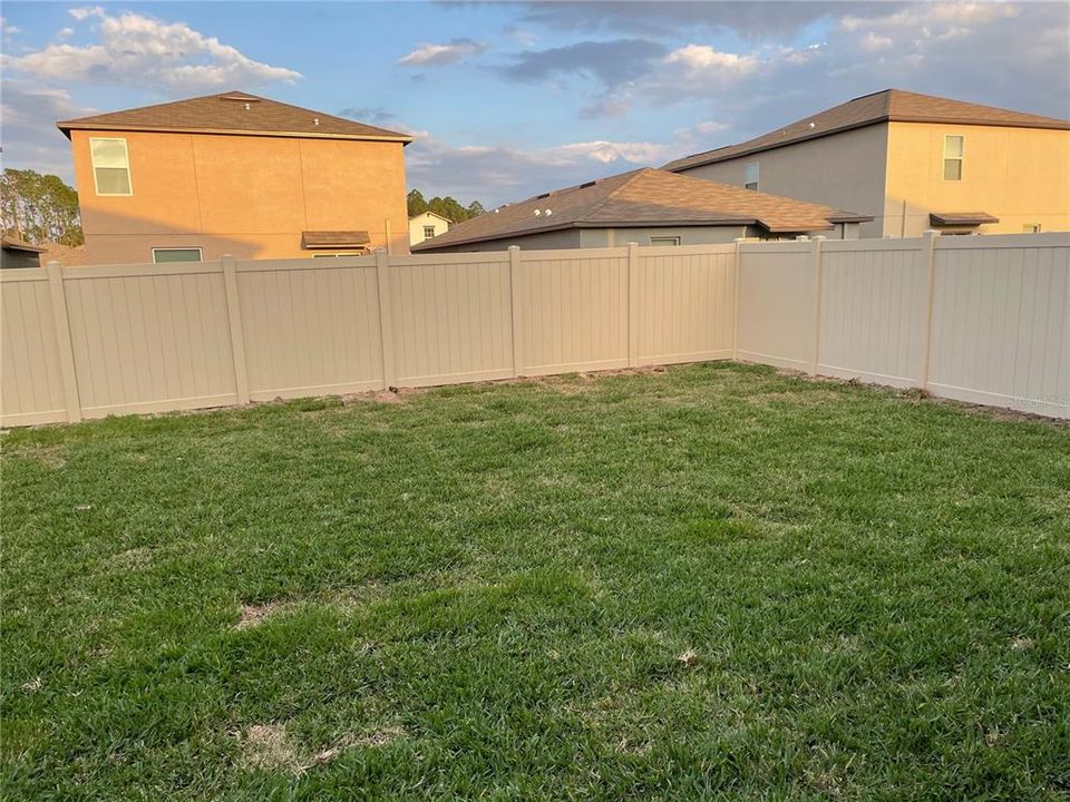 For Sale: $399,900 (5 beds, 2 baths, 2505 Square Feet)