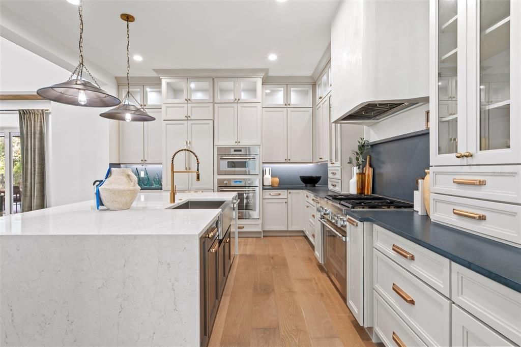 For Sale: $3,500,000 (5 beds, 6 baths, 6241 Square Feet)