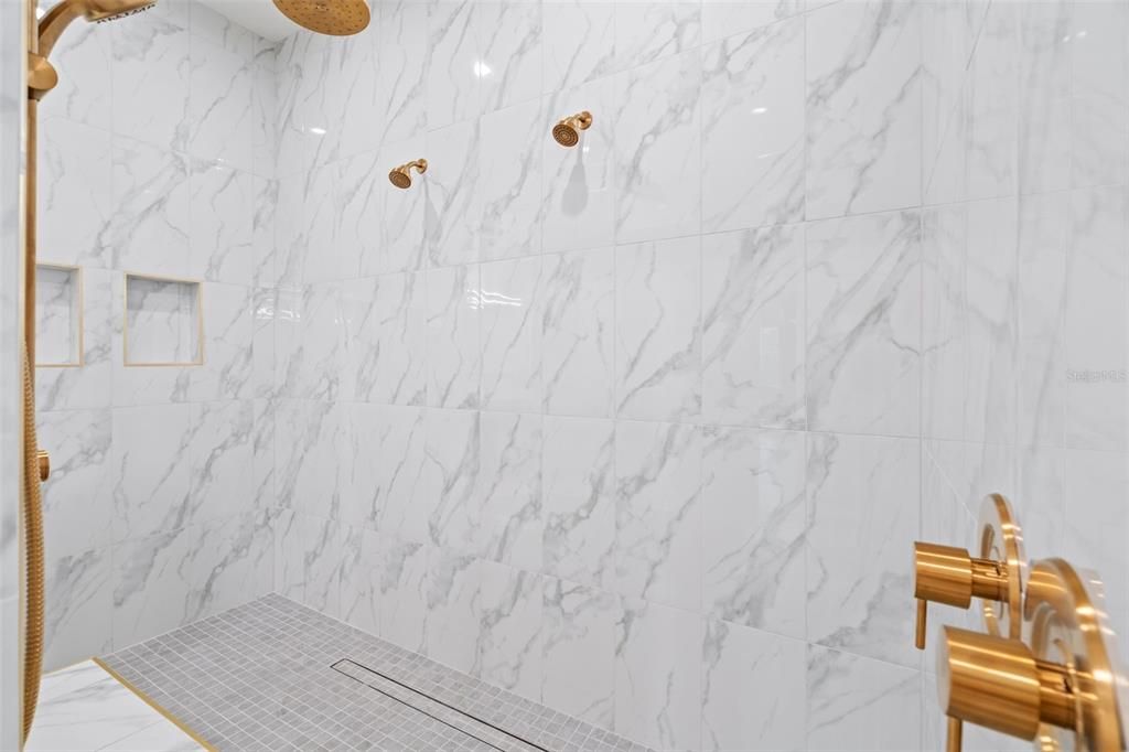 For Sale: $3,500,000 (5 beds, 6 baths, 6241 Square Feet)