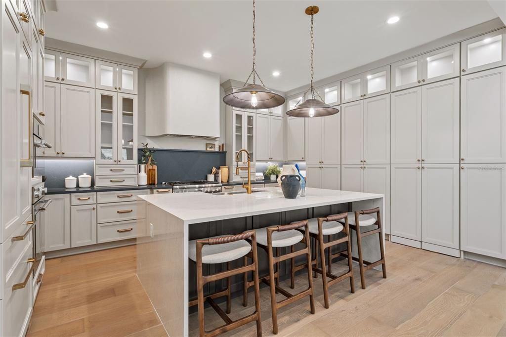 For Sale: $3,500,000 (5 beds, 6 baths, 6241 Square Feet)