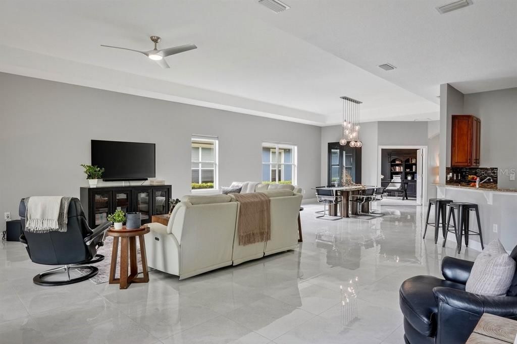 En Venta: $599,999 (5 camas, 3 baños, 3430 Pies cuadrados)