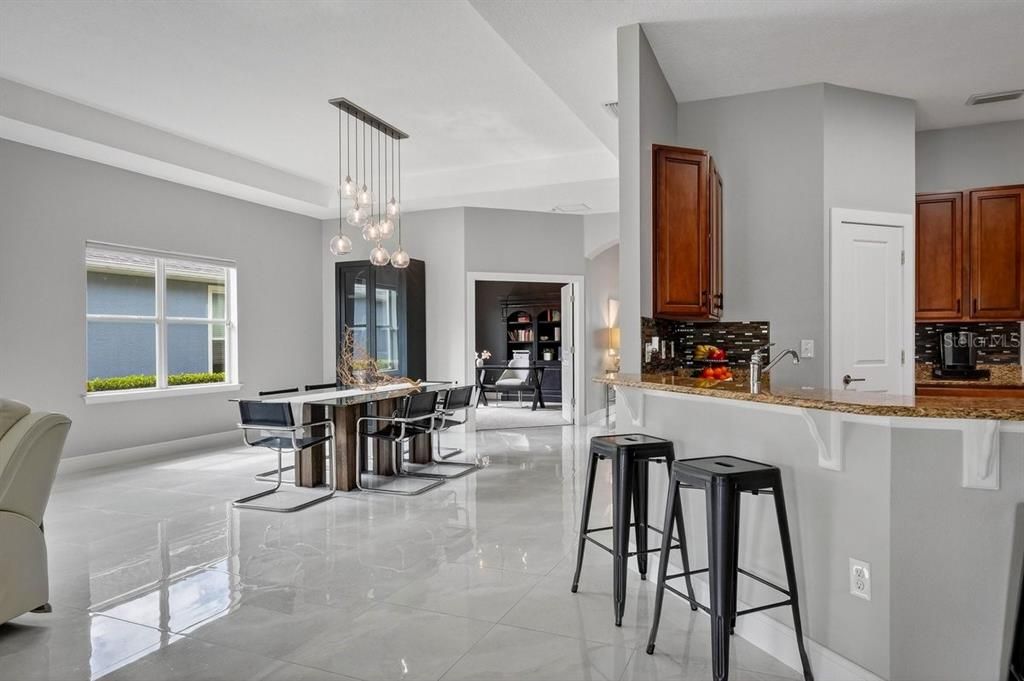 En Venta: $599,999 (5 camas, 3 baños, 3430 Pies cuadrados)