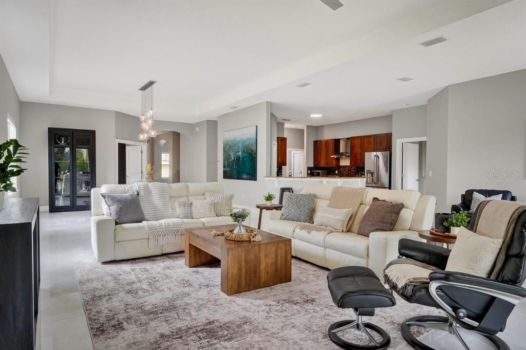 En Venta: $599,999 (5 camas, 3 baños, 3430 Pies cuadrados)