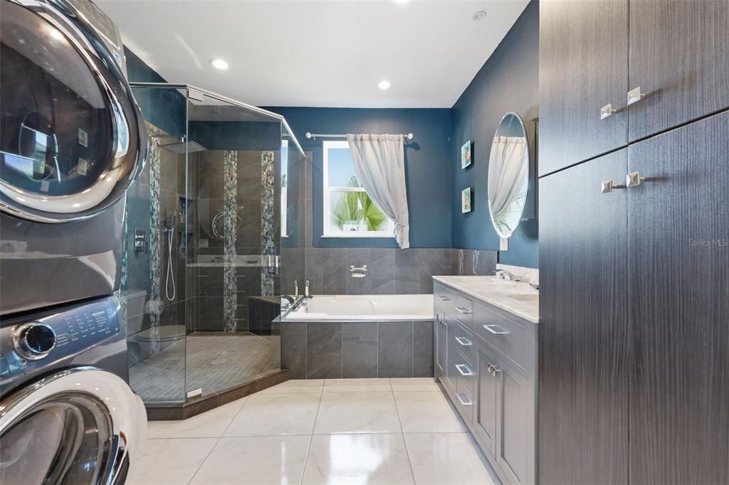 Activo con contrato: $935,000 (3 camas, 3 baños, 1748 Pies cuadrados)