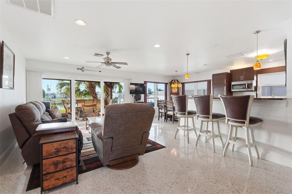 Activo con contrato: $935,000 (3 camas, 3 baños, 1748 Pies cuadrados)