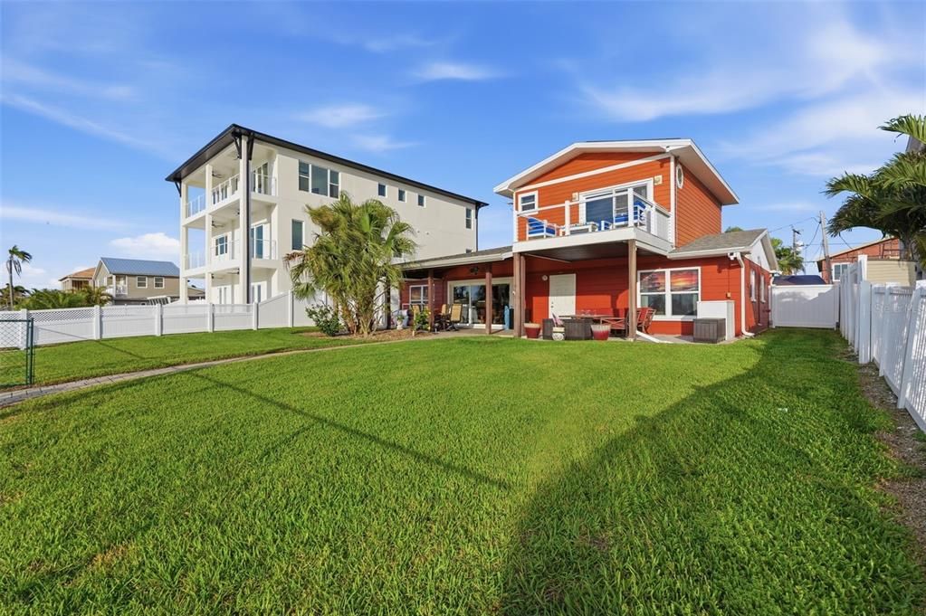 Activo con contrato: $935,000 (3 camas, 3 baños, 1748 Pies cuadrados)