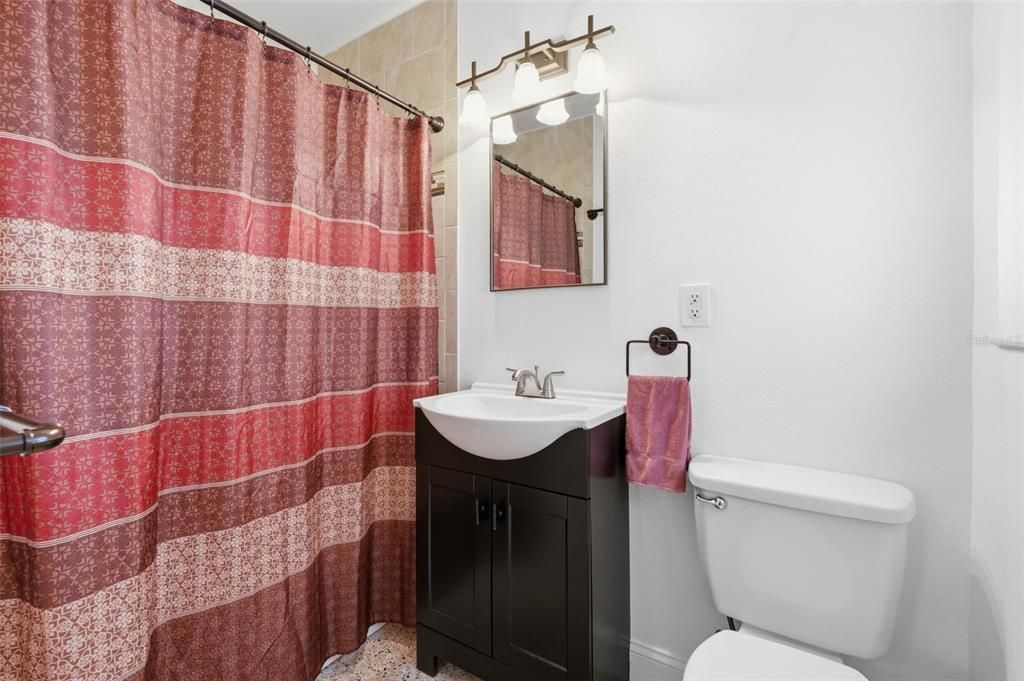 Activo con contrato: $935,000 (3 camas, 3 baños, 1748 Pies cuadrados)