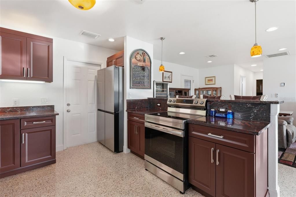 Activo con contrato: $935,000 (3 camas, 3 baños, 1748 Pies cuadrados)
