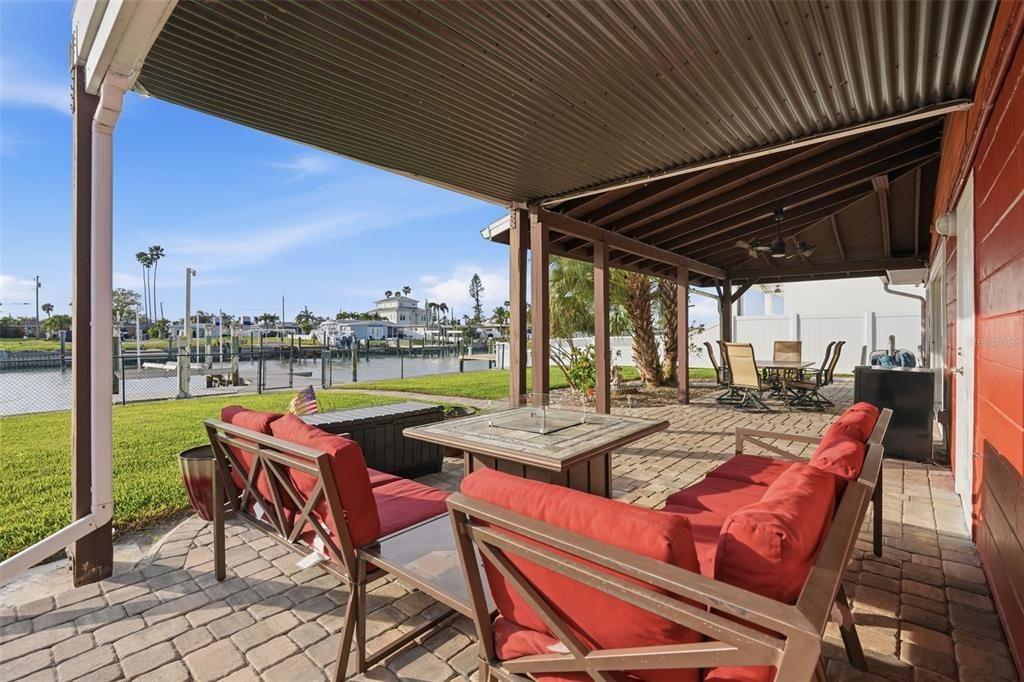 Activo con contrato: $935,000 (3 camas, 3 baños, 1748 Pies cuadrados)