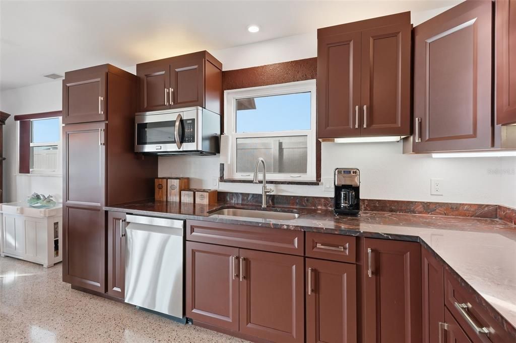 Activo con contrato: $935,000 (3 camas, 3 baños, 1748 Pies cuadrados)