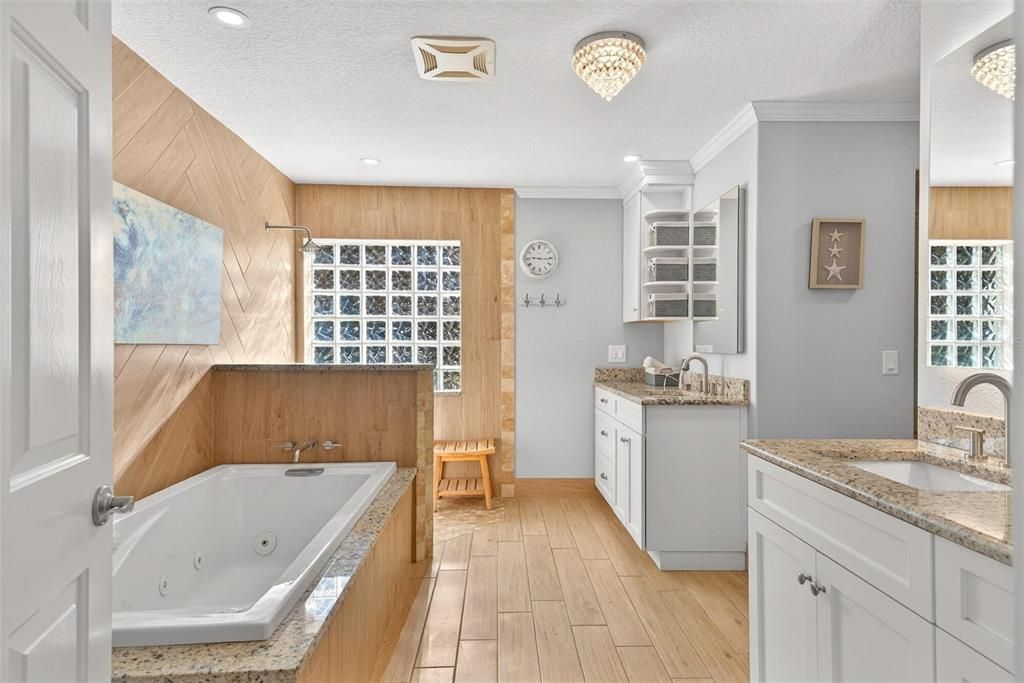 En Venta: $1,100,000 (4 camas, 4 baños, 2718 Pies cuadrados)