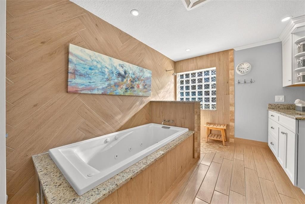 En Venta: $1,100,000 (4 camas, 4 baños, 2718 Pies cuadrados)