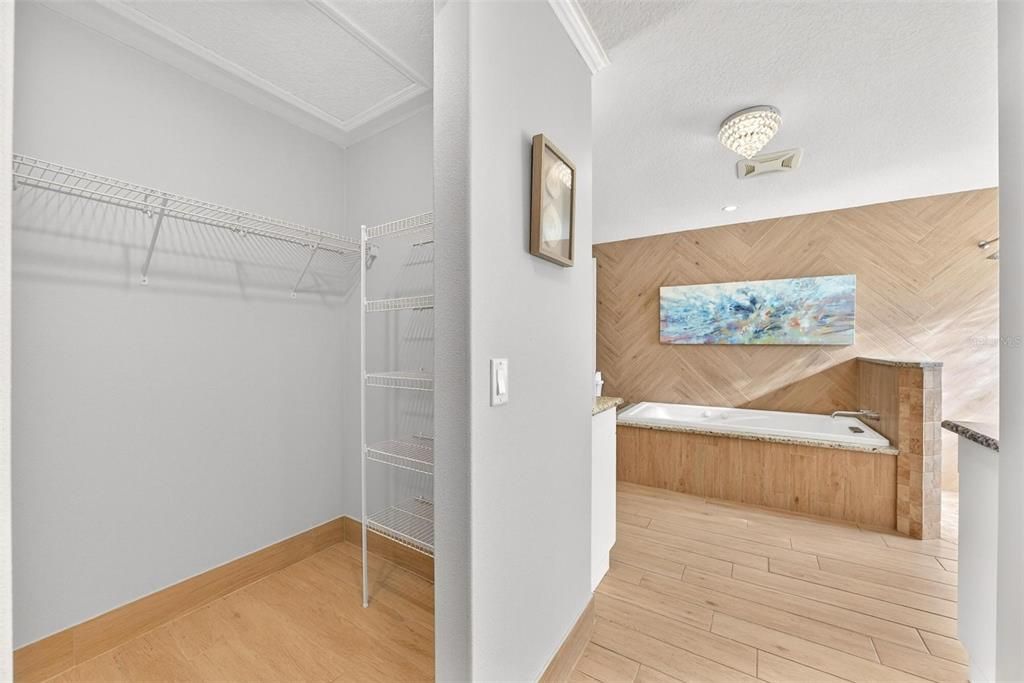 En Venta: $1,100,000 (4 camas, 4 baños, 2718 Pies cuadrados)