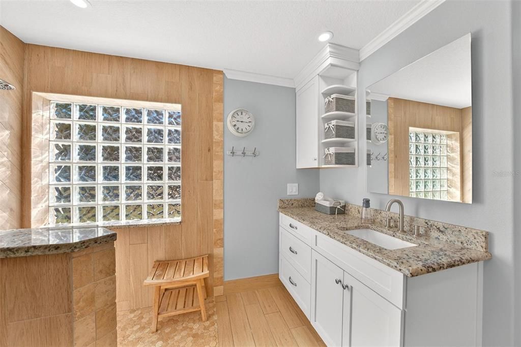 En Venta: $1,100,000 (4 camas, 4 baños, 2718 Pies cuadrados)