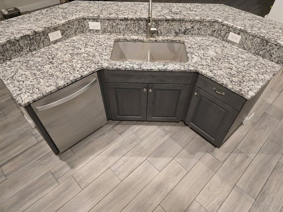 На продажу: $499,000 (4 спален, 3 ванн, 1857 Квадратных фут)