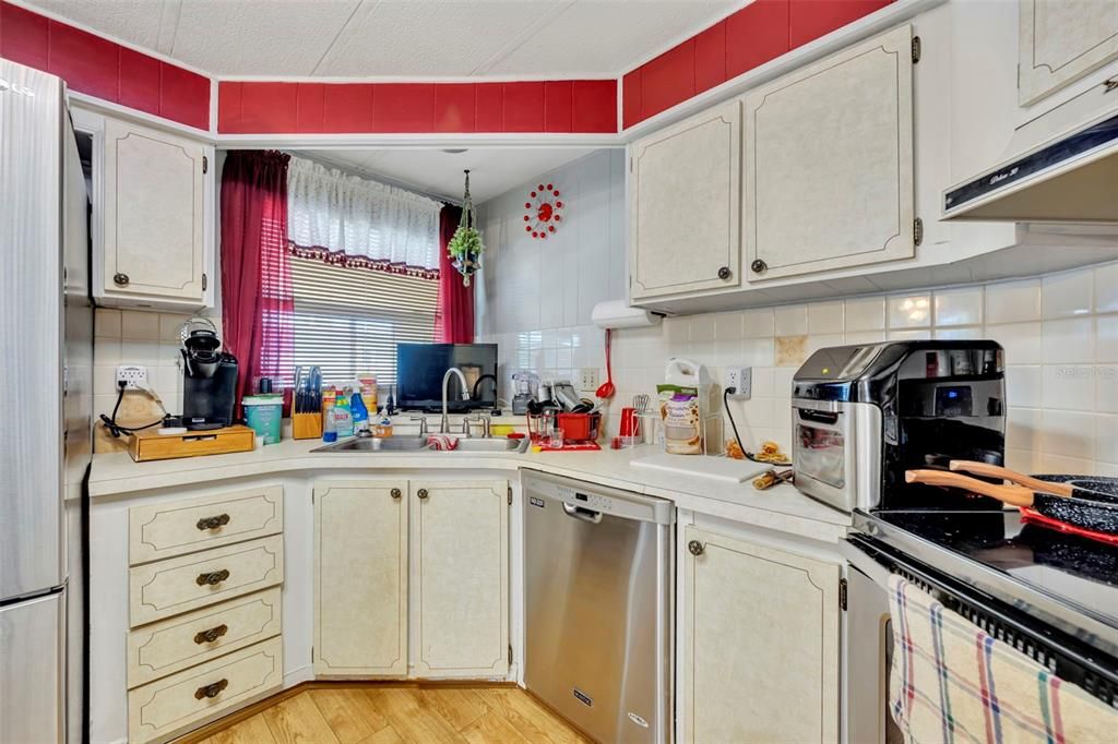 На продажу: $105,000 (2 спален, 2 ванн, 920 Квадратных фут)