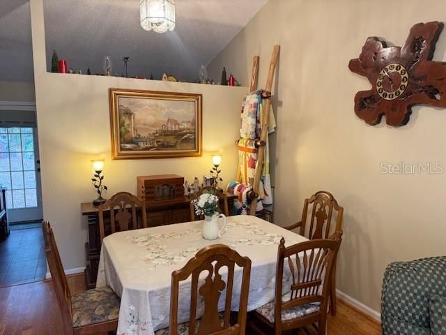 For Sale: $239,900 (3 beds, 2 baths, 1035 Square Feet)