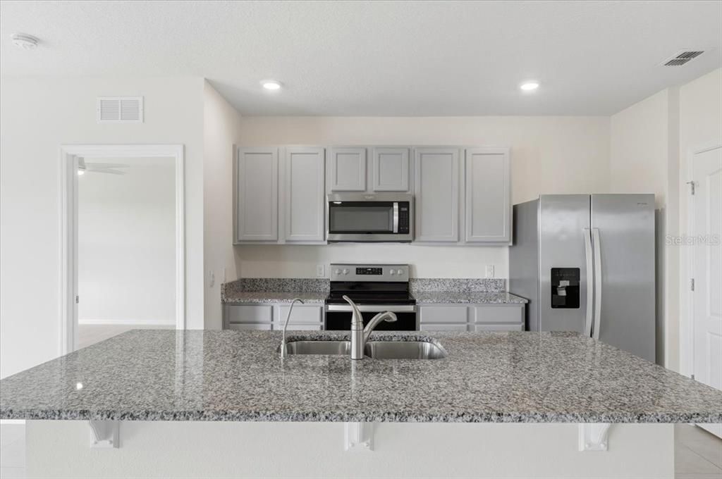 Active With Contract: $314,999 (3 beds, 2 baths, 1711 Square Feet)