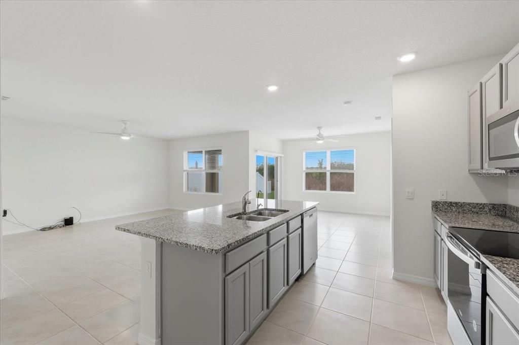 Active With Contract: $314,999 (3 beds, 2 baths, 1711 Square Feet)