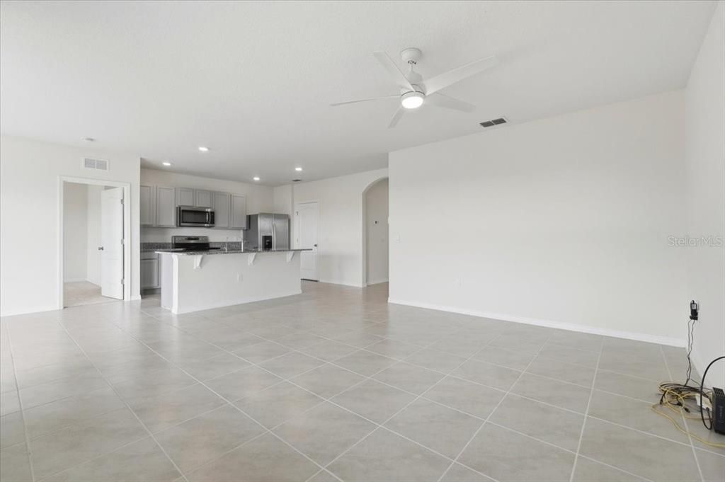 Active With Contract: $314,999 (3 beds, 2 baths, 1711 Square Feet)