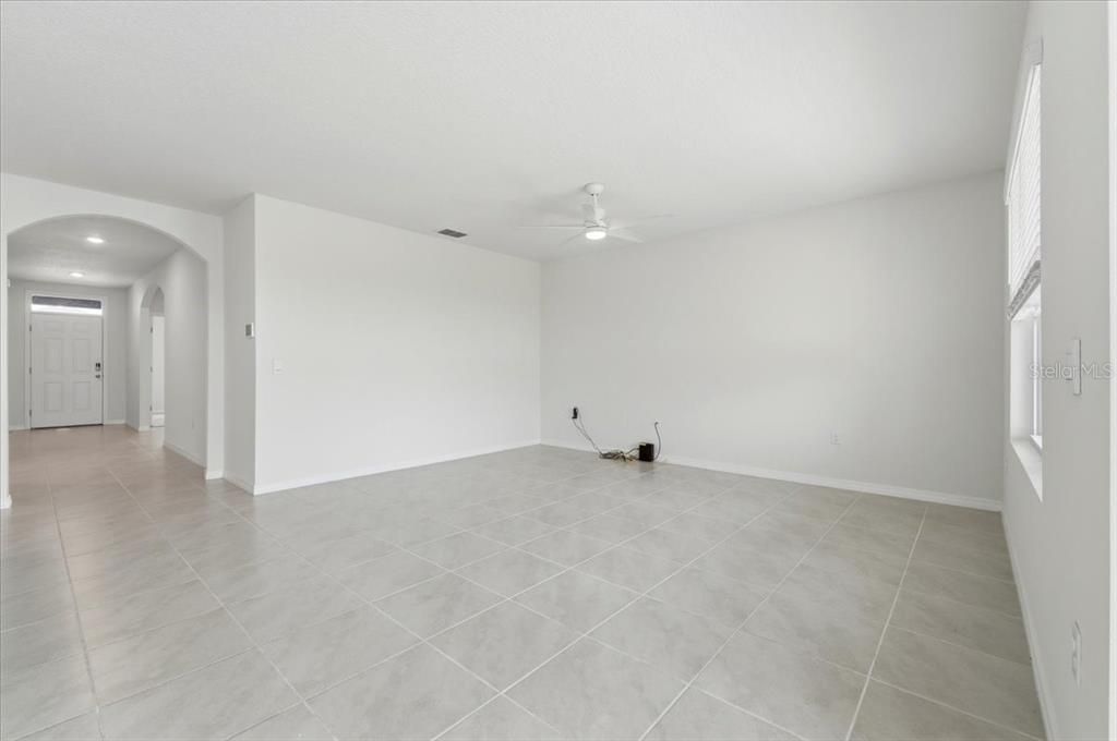Active With Contract: $314,999 (3 beds, 2 baths, 1711 Square Feet)