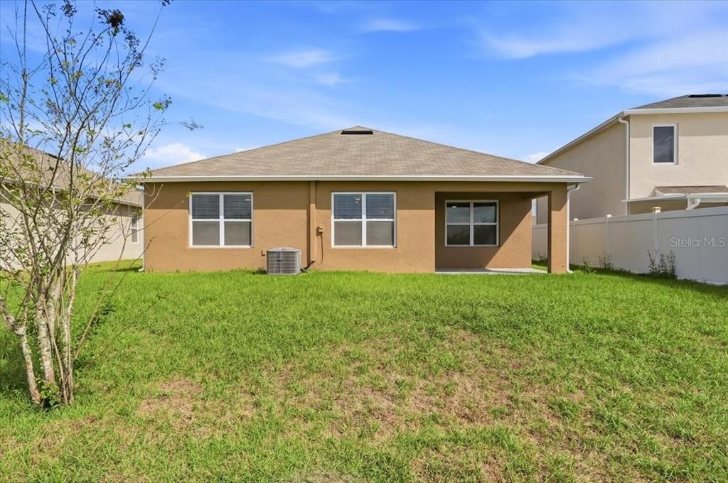 Active With Contract: $314,999 (3 beds, 2 baths, 1711 Square Feet)