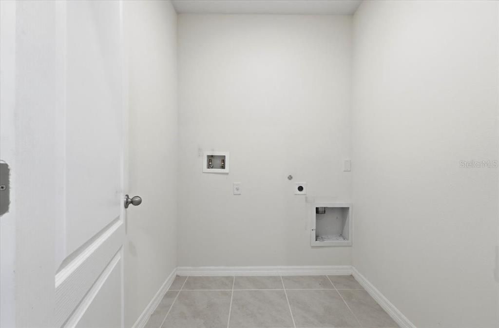 Active With Contract: $314,999 (3 beds, 2 baths, 1711 Square Feet)