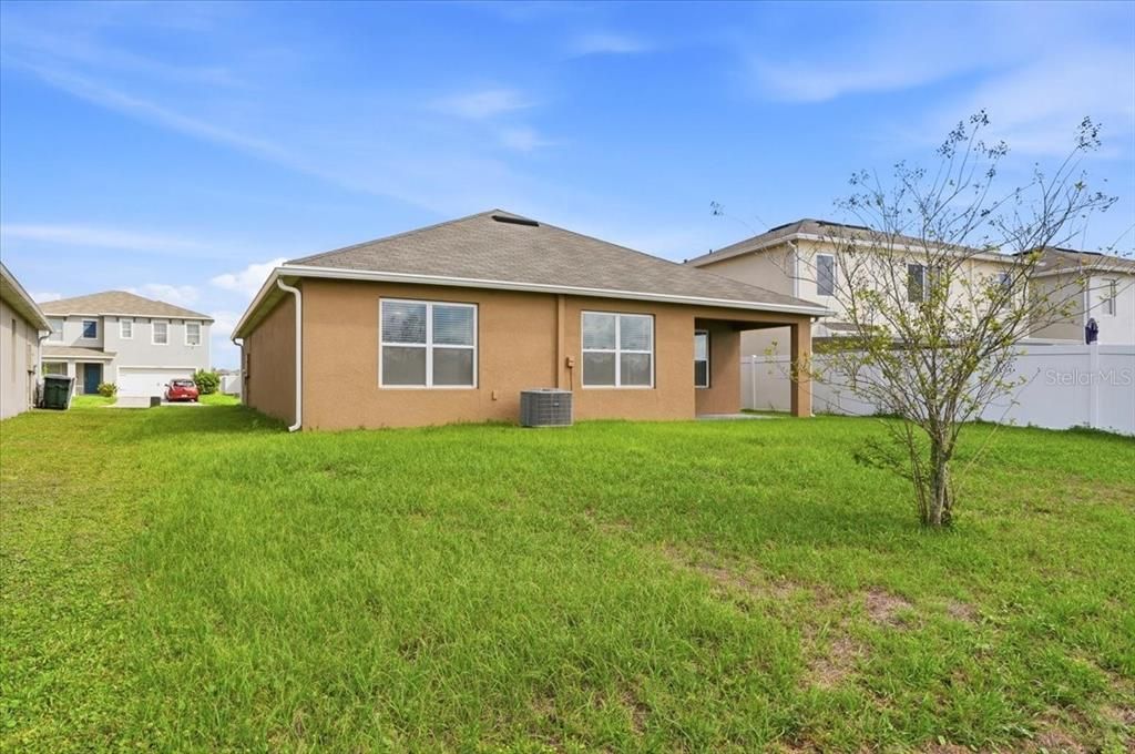 Active With Contract: $314,999 (3 beds, 2 baths, 1711 Square Feet)