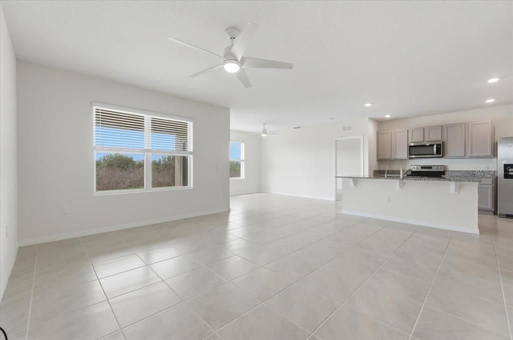 Active With Contract: $314,999 (3 beds, 2 baths, 1711 Square Feet)
