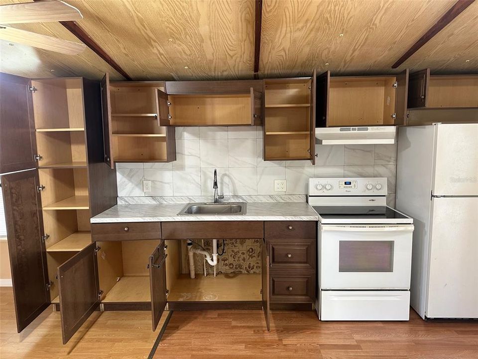 На продажу: $100,000 (2 спален, 1 ванн, 672 Квадратных фут)