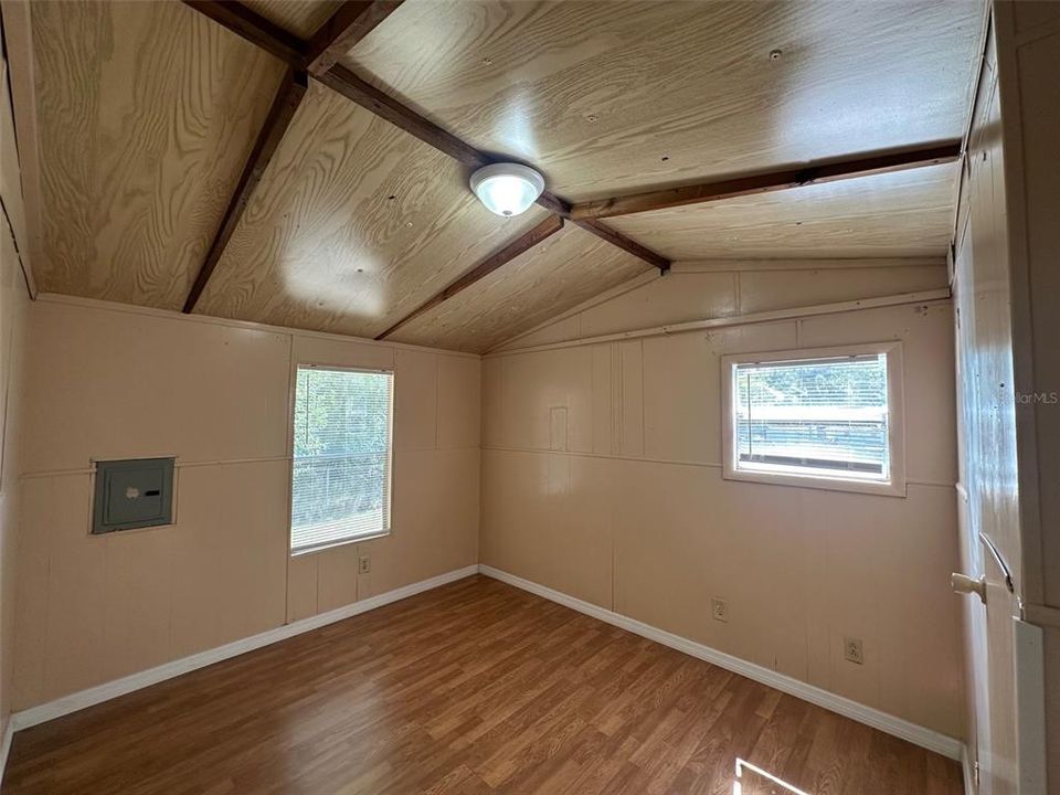 На продажу: $100,000 (2 спален, 1 ванн, 672 Квадратных фут)