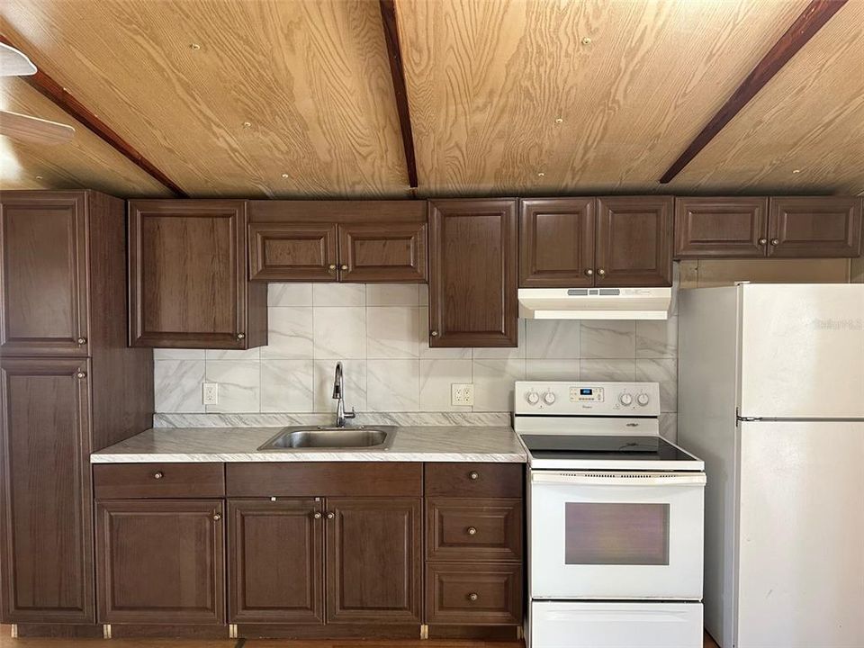 На продажу: $100,000 (2 спален, 1 ванн, 672 Квадратных фут)