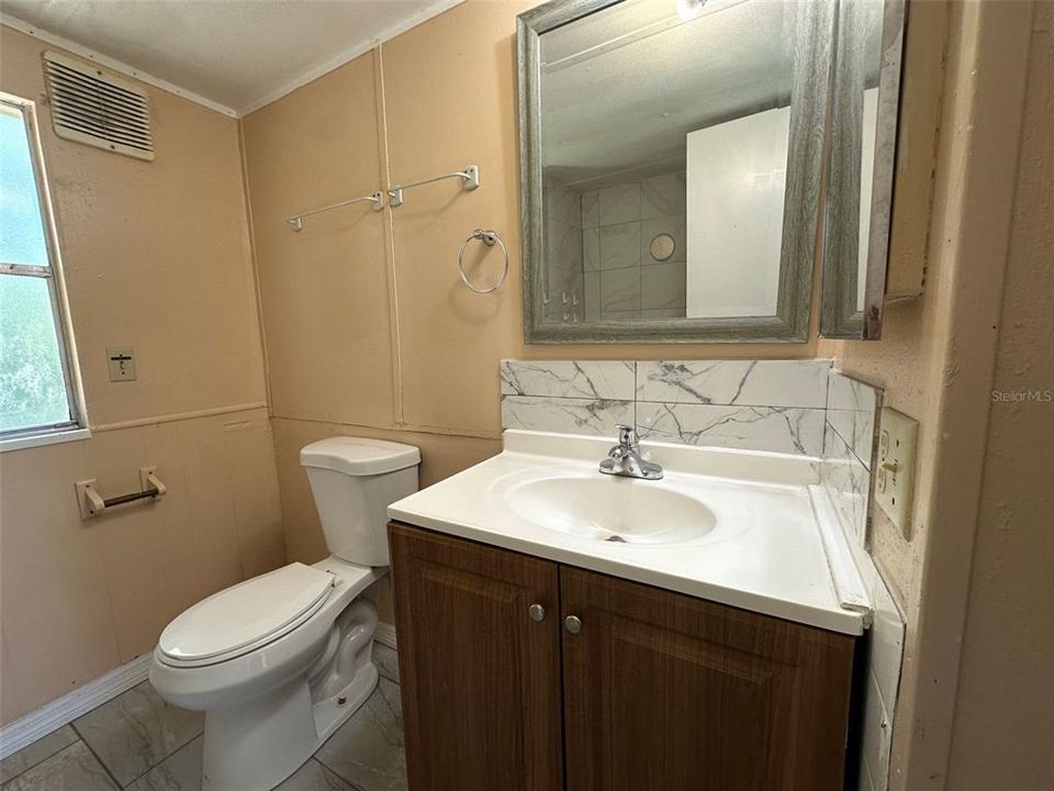 На продажу: $100,000 (2 спален, 1 ванн, 672 Квадратных фут)