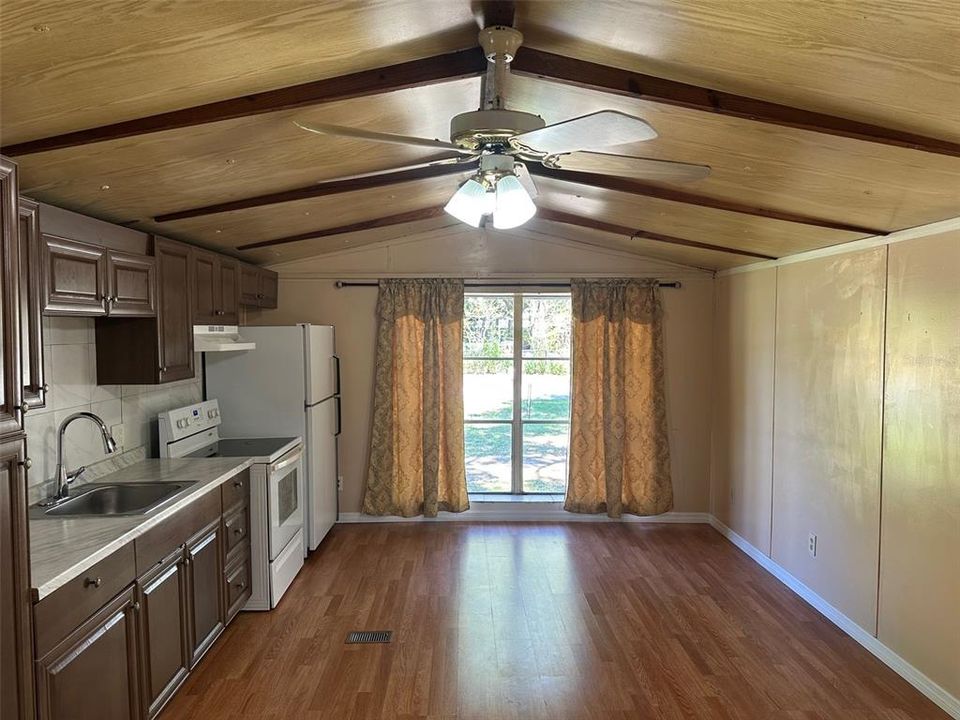 На продажу: $100,000 (2 спален, 1 ванн, 672 Квадратных фут)