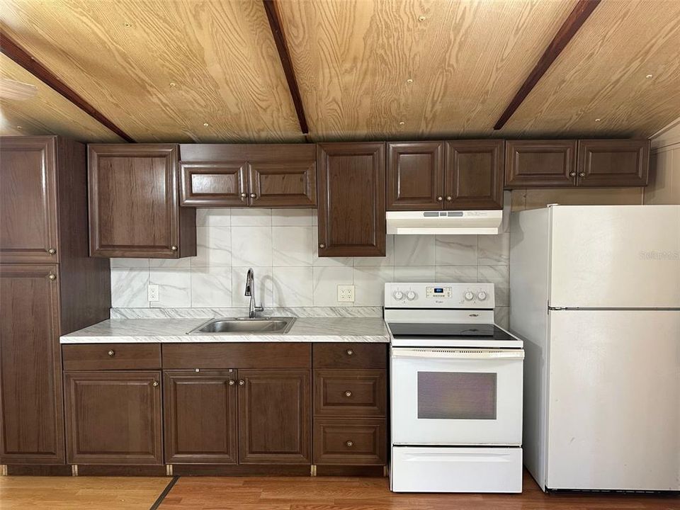 На продажу: $100,000 (2 спален, 1 ванн, 672 Квадратных фут)