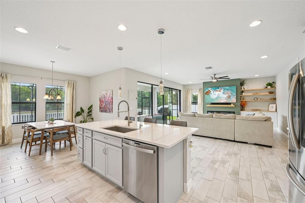 Activo con contrato: $760,000 (4 camas, 3 baños, 3265 Pies cuadrados)