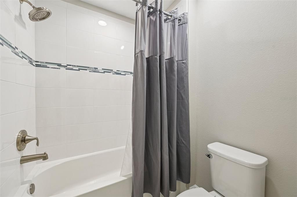 Activo con contrato: $760,000 (4 camas, 3 baños, 3265 Pies cuadrados)