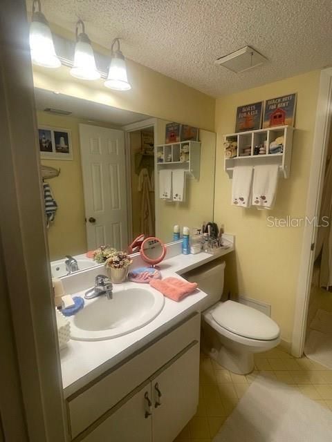 На продажу: $139,000 (2 спален, 1 ванн, 1027 Квадратных фут)