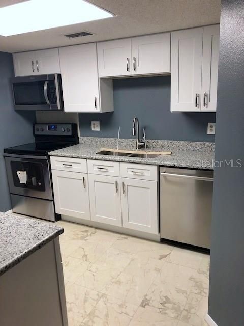 На продажу: $174,000 (2 спален, 2 ванн, 915 Квадратных фут)