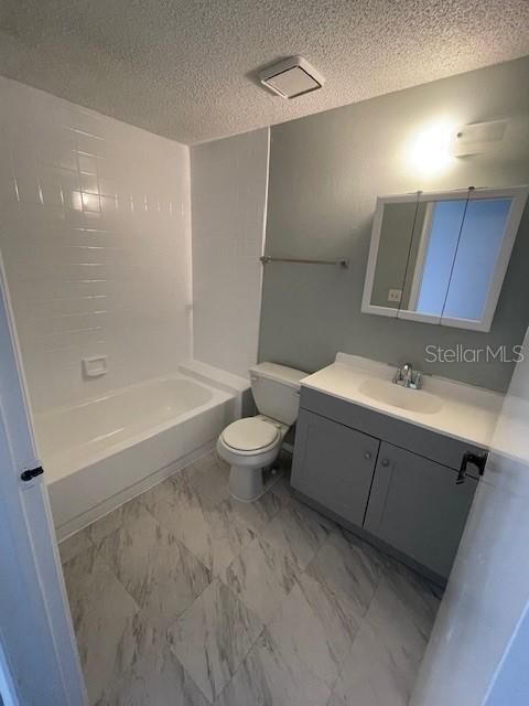 На продажу: $174,000 (2 спален, 2 ванн, 915 Квадратных фут)