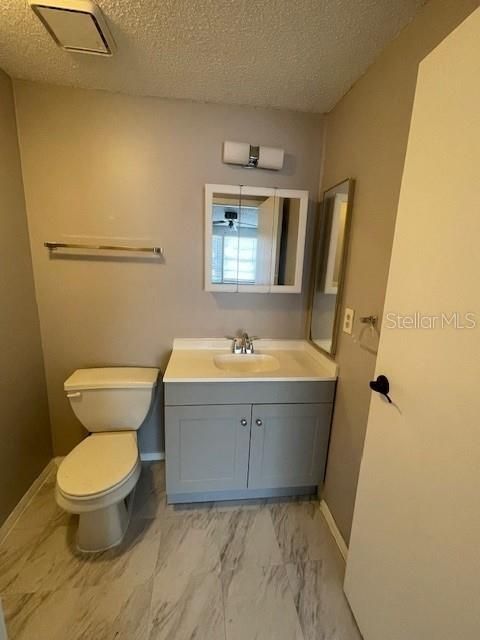 На продажу: $174,000 (2 спален, 2 ванн, 915 Квадратных фут)