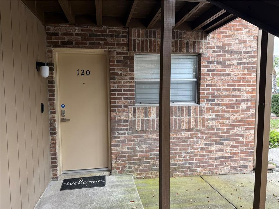 Active With Contract: $125,000 (1 beds, 1 baths, 745 Square Feet)