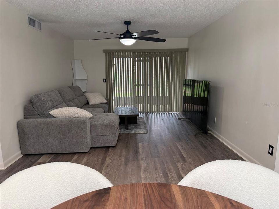 Active With Contract: $125,000 (1 beds, 1 baths, 745 Square Feet)